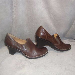 Softspots brown leather shoes size 8.5